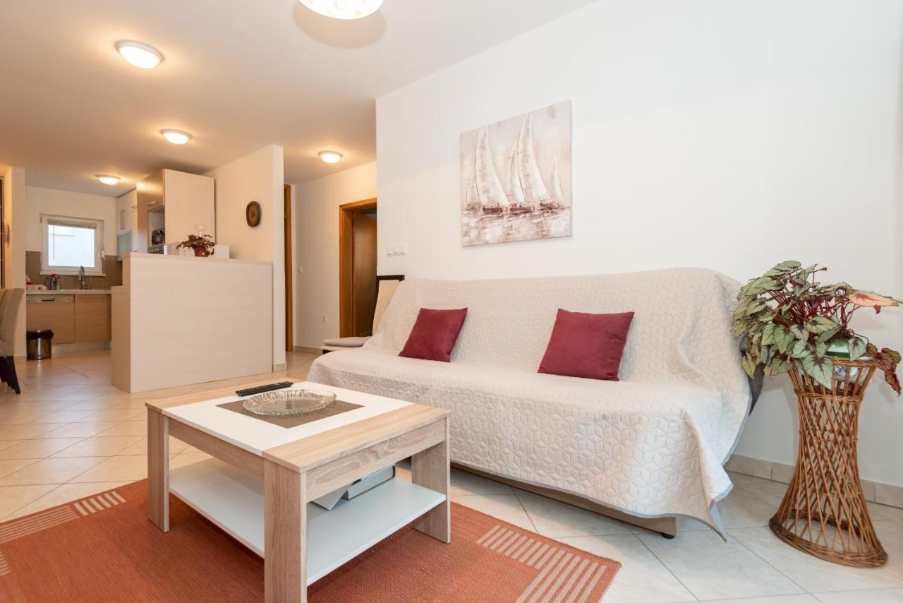 Apartman Valter Zara Esterno foto