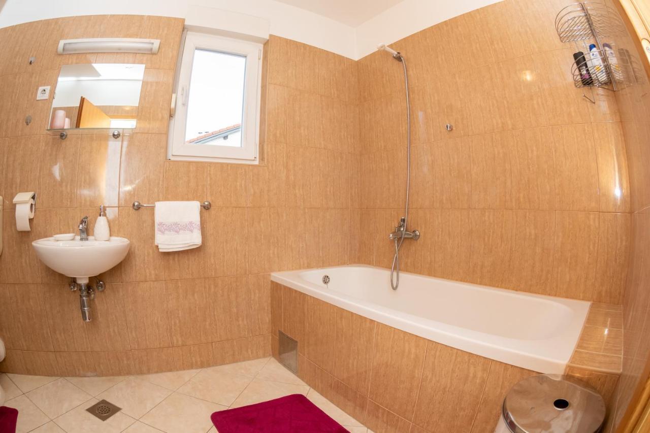 Apartman Valter Zara Esterno foto