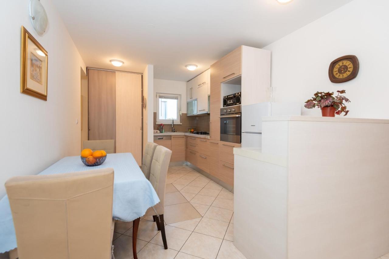 Apartman Valter Zara Esterno foto